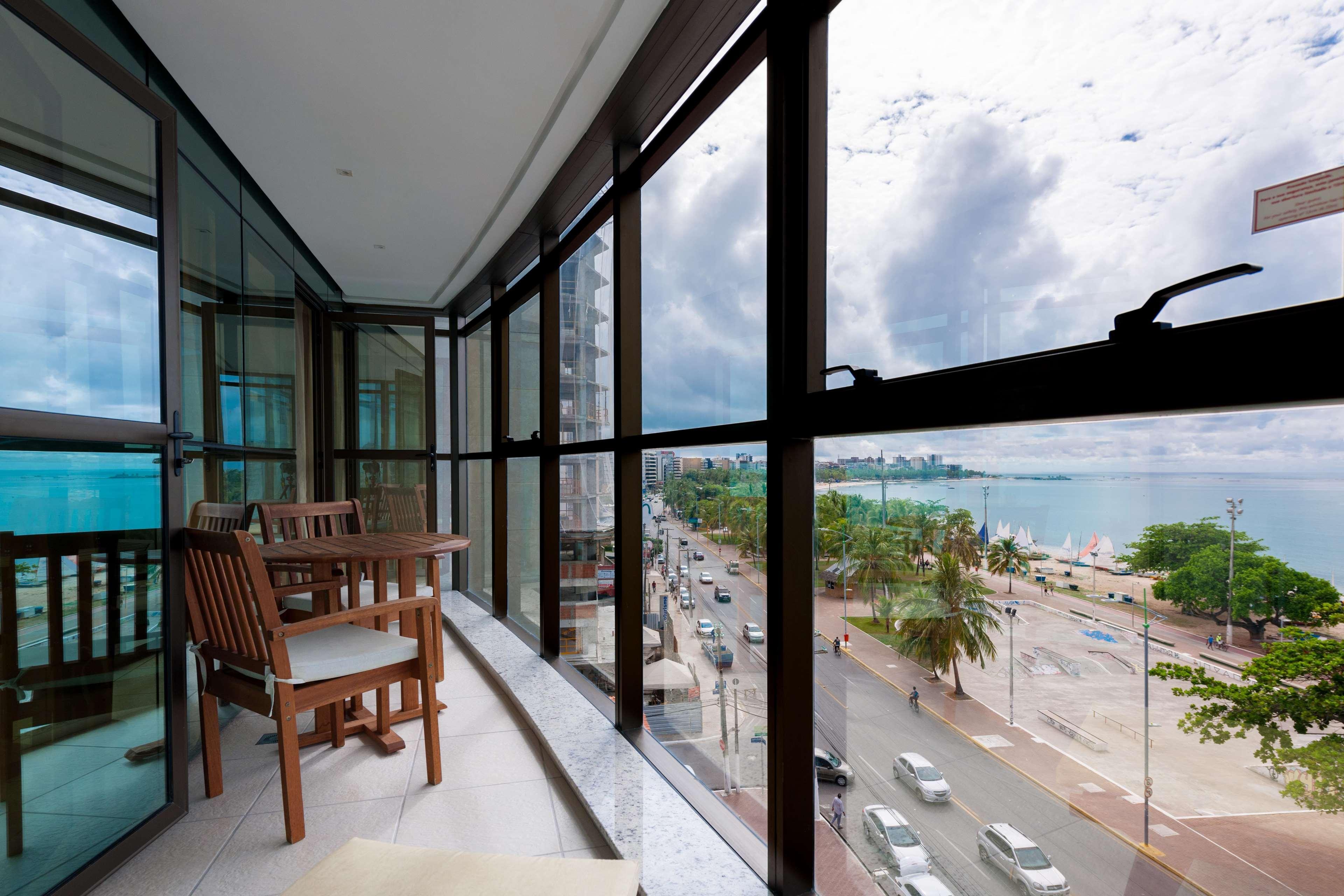 Best Western Premier Maceio ภายนอก รูปภาพ A balcony