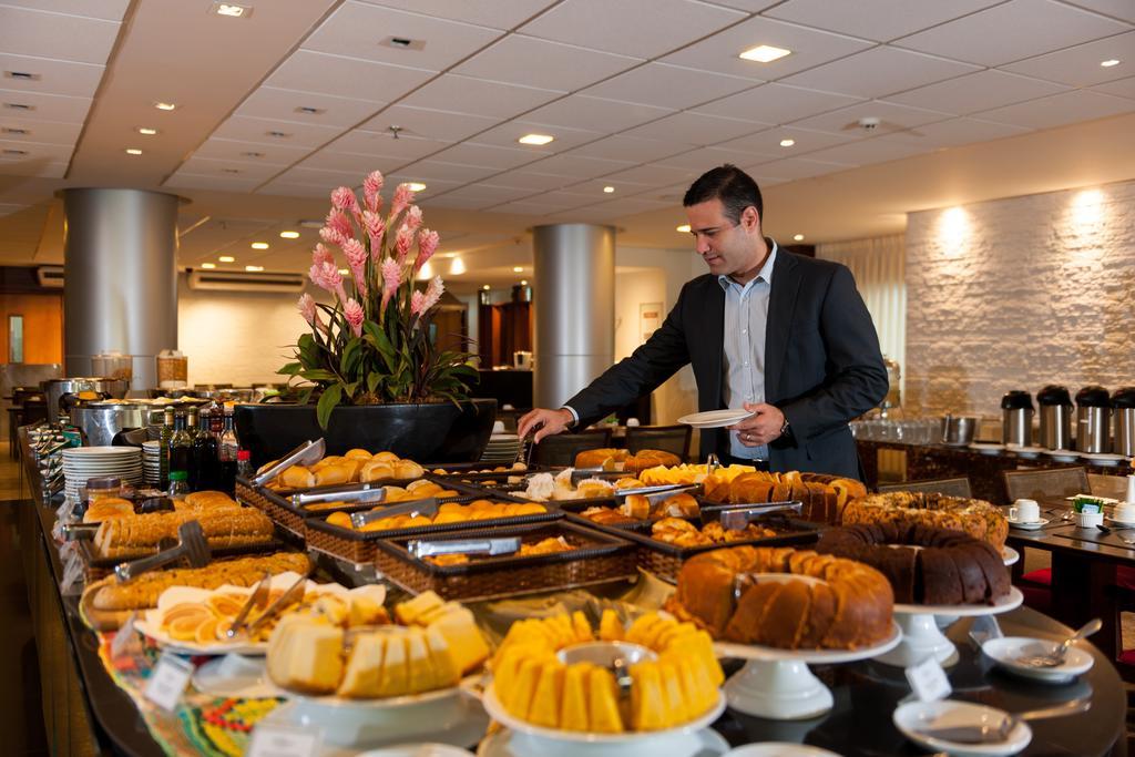 Best Western Premier Maceio ภายนอก รูปภาพ A buffet at a hotel