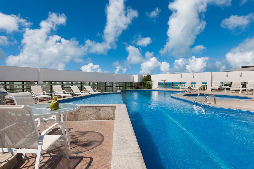 Best Western Premier Maceio ภายนอก รูปภาพ Rooftop pool at the hotel